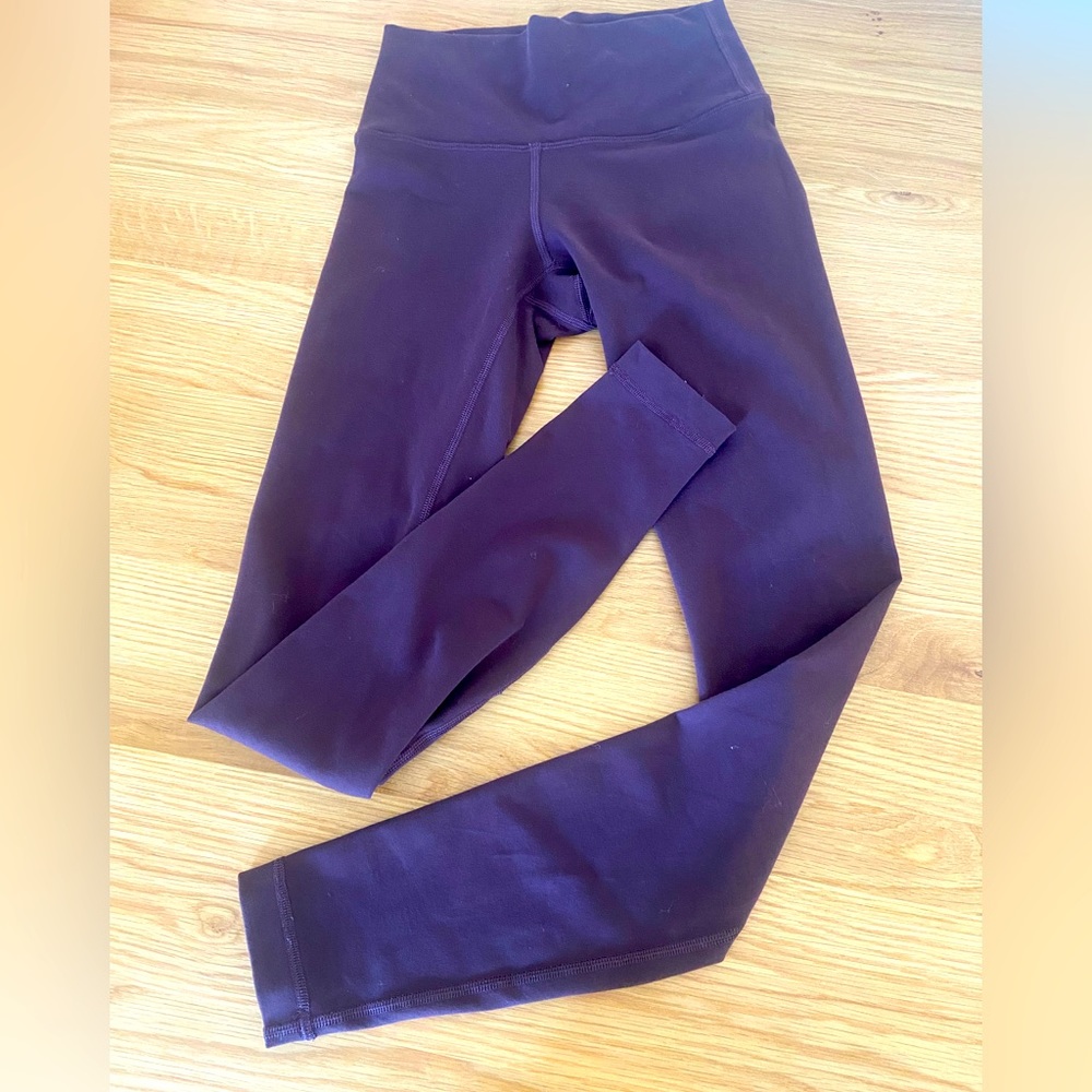 Lululemon Wunder Under 28” leggings in deep plum color, size 4